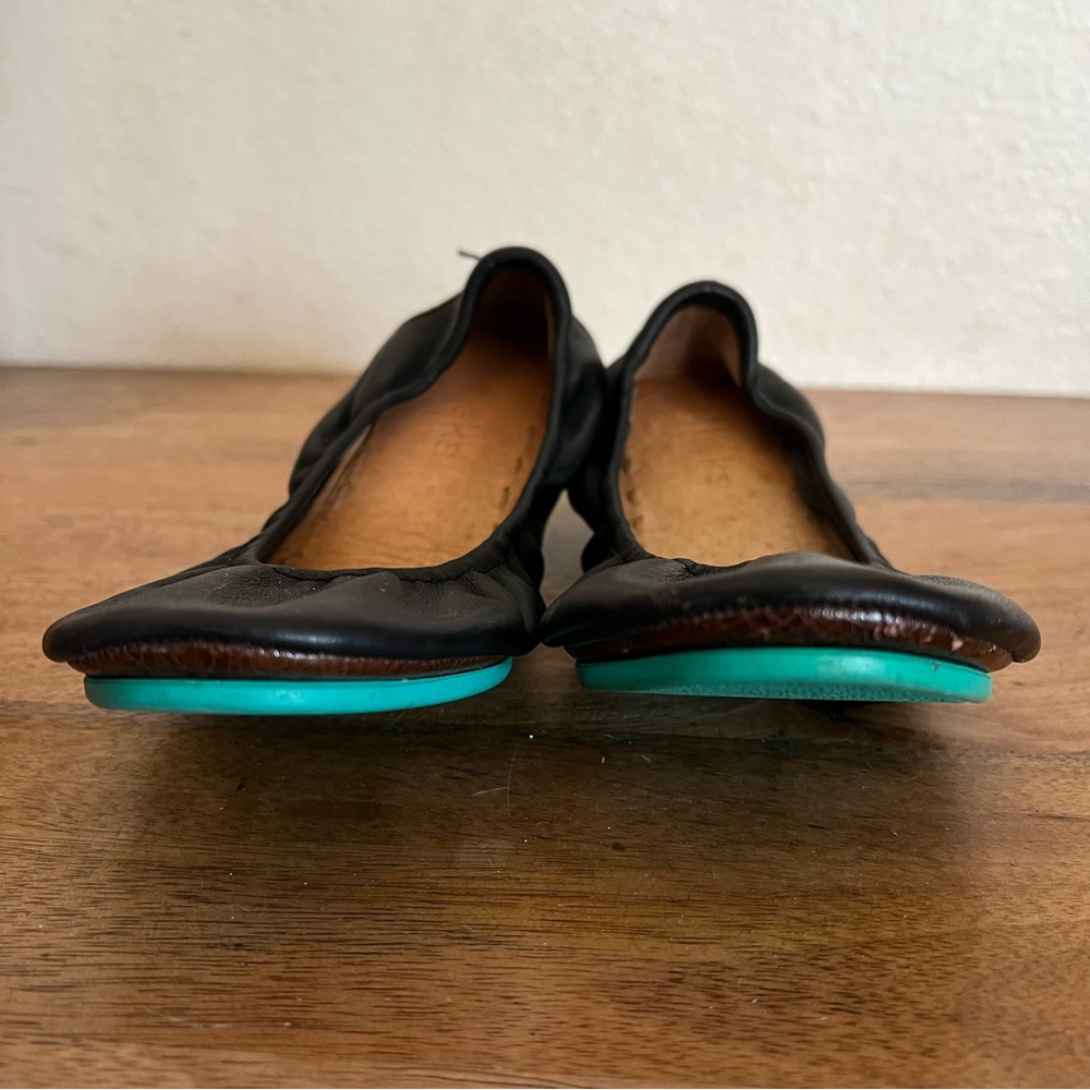 Tieks by Gavrieli Classic Matte Black Ballet
Flats Size 8 - Picture 3 of 10